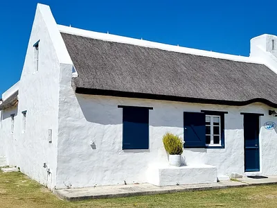 4 Bedroom House For Sale in Struisbaai - 6SY1.webp