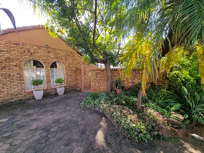 3 Bedroom House For Sale in Rustenburg - UFyD.webp