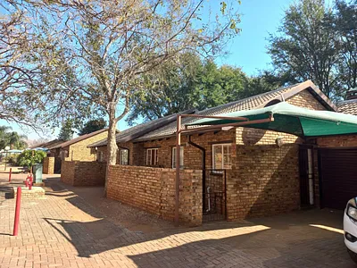 3 Bedroom Townhouse For Sale in Rustenburg - QU06.webp