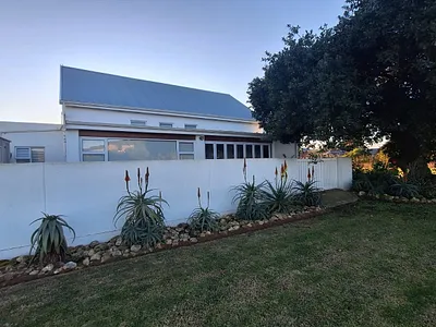 3 Bedroom House For Sale in Stilbaai West, Stilbaai - GuxA.webp