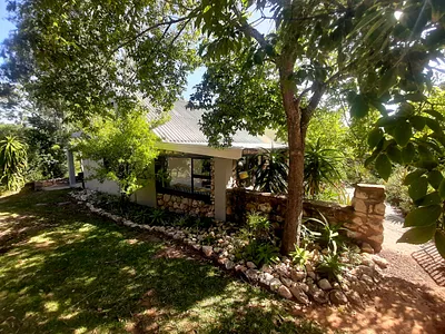 3 Bedroom Townhouse For Sale in Stilbaai East, Stilbaai - pZ8s.webp