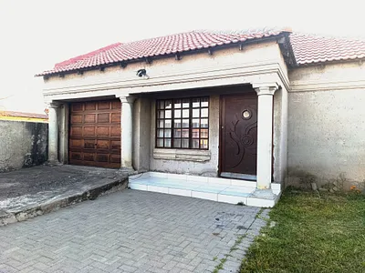 3 Bedroom House For Sale in Witbank - mvXI.webp