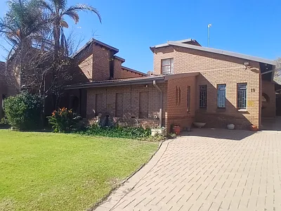 4 Bedroom House For Sale in Leandra - lo95.webp