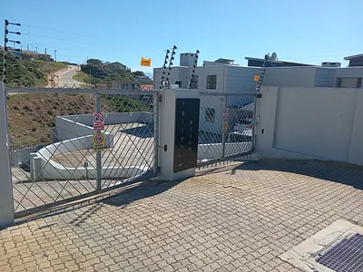 1 Bedroom Apartment For Sale in Mossel Bay - sDlz.webp