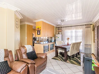 2 Bedroom Apartment For Sale in Centurion - 9urN.webp