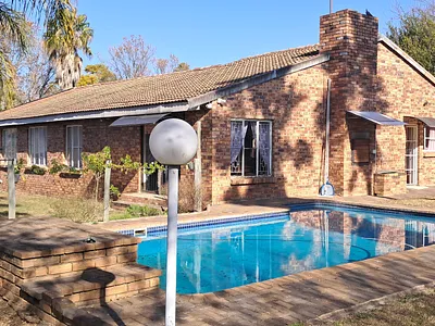 3 Bedroom House For Sale in Newcastle - 5UZb.webp