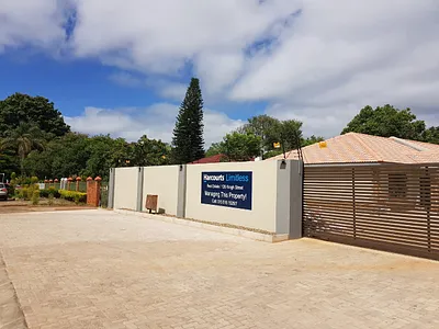 2 Bedroom Apartment To Rent in Louis Trichardt - XQ7c.webp