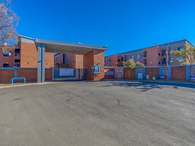 2 Bedroom Apartment For Sale in Roodepoort - 8sNq.webp