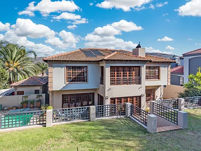 3 Bedroom House For Sale in Roodepoort - gXw2.webp