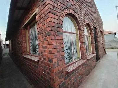 3 Bedroom House For Sale in Benoni - 2LAb.webp