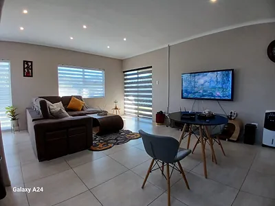 3 Bedroom House For Sale in East London - 1dQz.webp