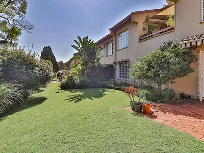 2 Bedroom Townhouse For Sale in Bedfordview - kISu.webp