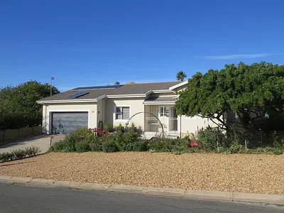 3 Bedroom House For Sale in Stilbaai West, Stilbaai - 0KGU.webp