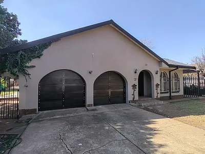 4 Bedroom House For Sale in Parys - uwq1.webp