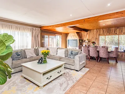 5 Bedroom House For Sale in Roodepoort - 1ArD.webp