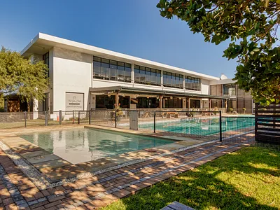 2 Bedroom Apartment To Rent in Somerset West - eXJI.webp
