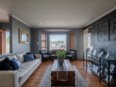 6 Bedroom House For Sale in Port Elizabeth - Kgez.webp