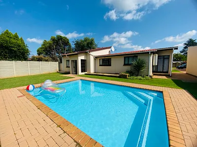 4 Bedroom House For Sale in Vereeniging - uOK4.webp