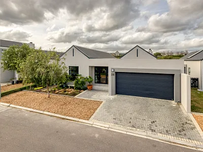 4 Bedroom Townhouse For Sale in Stellenbosch - AgwK.webp