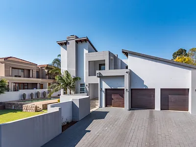 4 Bedroom House For Sale in Roodepoort - 6aTc.webp