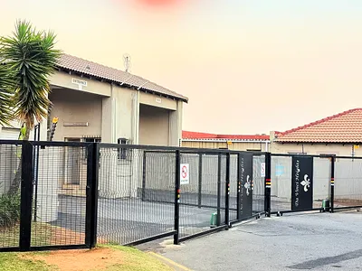 3 Bedroom House For Sale in Witbank - 0UrX.webp