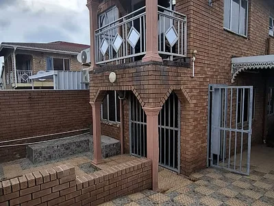 4 Bedroom House For Sale in Durban - 33bi.webp