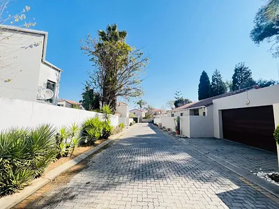 3 Bedroom Townhouse To Rent in Sandton - FYIY.webp