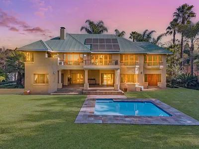 5 Bedroom House For Sale in Roodepoort - 9kpD.webp