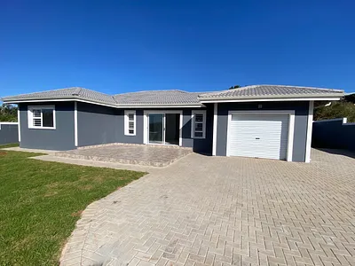 3 Bedroom House For Sale in Cintsa - 8uOR.webp