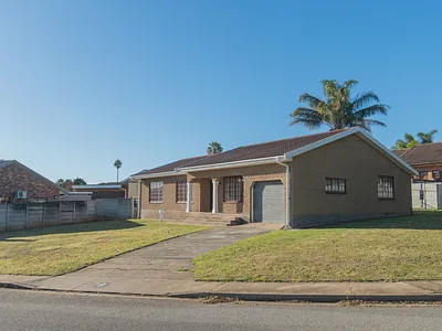 3 Bedroom House For Sale in Uitenhage - pem1.webp