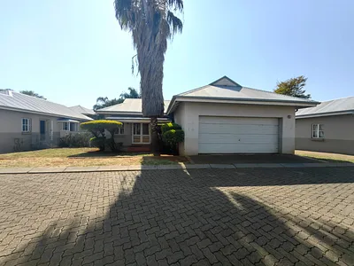 3 Bedroom Townhouse For Sale in Rustenburg - QAA7.webp