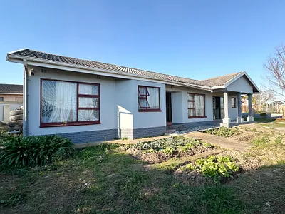 4 Bedroom House For Sale in Mthatha - E1Rl.webp