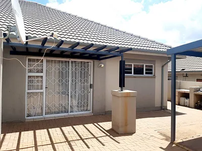 3 Bedroom Townhouse For Sale in Witbank - Etxa.webp