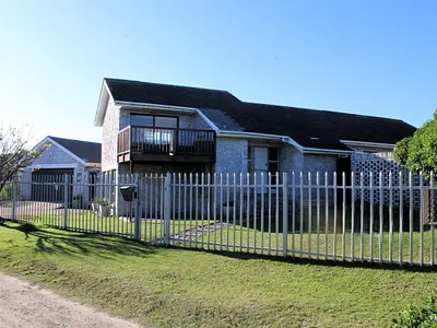 4 Bedroom House For Sale in Port Alfred - vafY.webp