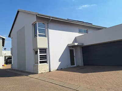 3 Bedroom Townhouse To Rent in Witbank - mLT2.webp