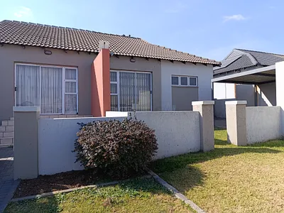 3 Bedroom Townhouse For Sale in Witbank - YuDD.webp