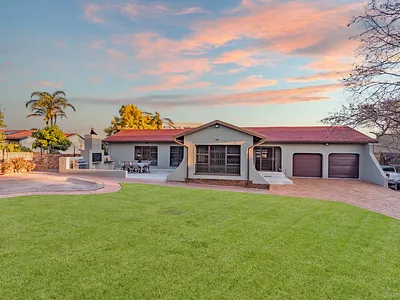 3 Bedroom House For Sale in Roodepoort - yMSD.webp