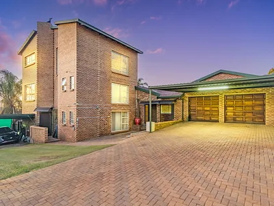 6 Bedroom House For Sale in Roodepoort - g9kg.webp