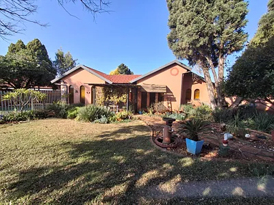 4 Bedroom House For Sale in Akasia - fGHJ.webp