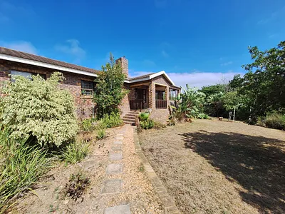 4 Bedroom House For Sale in Jeffreys Bay - Lyxg.webp