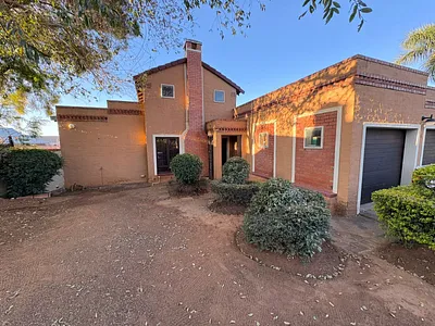 3 Bedroom Townhouse For Sale in Rustenburg - yBtJ.webp