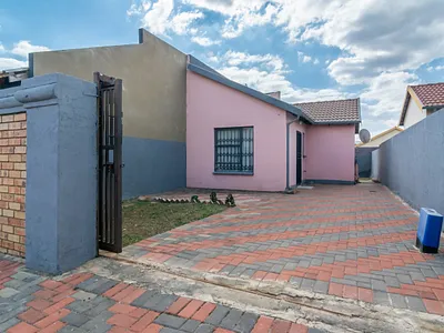 2 Bedroom House For Sale in Roodepoort - XPWo.webp