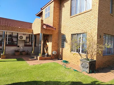5 Bedroom House For Sale in Springs - eXRi.webp