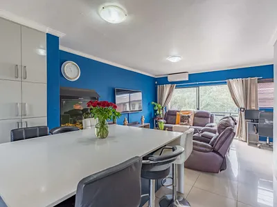 3 Bedroom Townhouse For Sale in Queensburgh - gPSm.webp