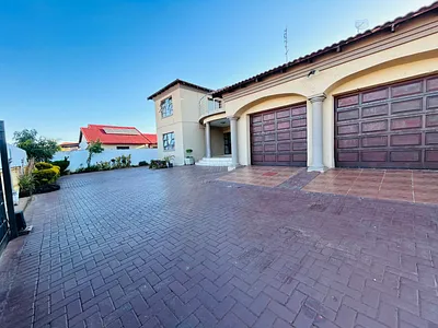 11 Bedroom House For Sale in Mogwase - 3i0B.webp