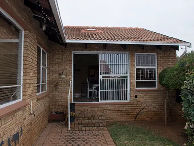 3 Bedroom Townhouse To Rent in Krugersdorp - u06d.webp