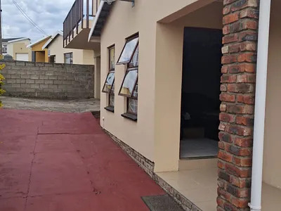3 Bedroom House To Rent in East London - xoFx.webp