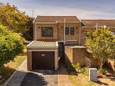 3 Bedroom Townhouse To Rent in Bellville - R3qu.webp