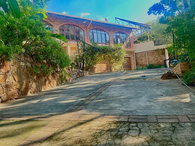 5 Bedroom House For Sale in Rustenburg - AY6L.webp