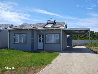 2 Bedroom House For Sale in East London - Zv8q.webp